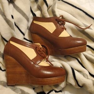 Brown vintage style wedges